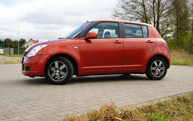 Suzuki Swift cena 14800 przebieg: 131000, rok produkcji 2007 z Jędrzejów małe 172